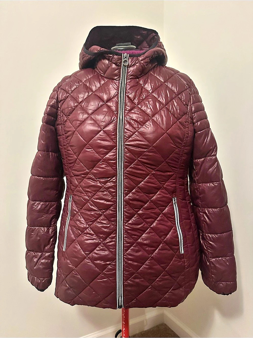 Noize Samira Quilted Hooded Puffer Jacket in Burgundy Large Like New